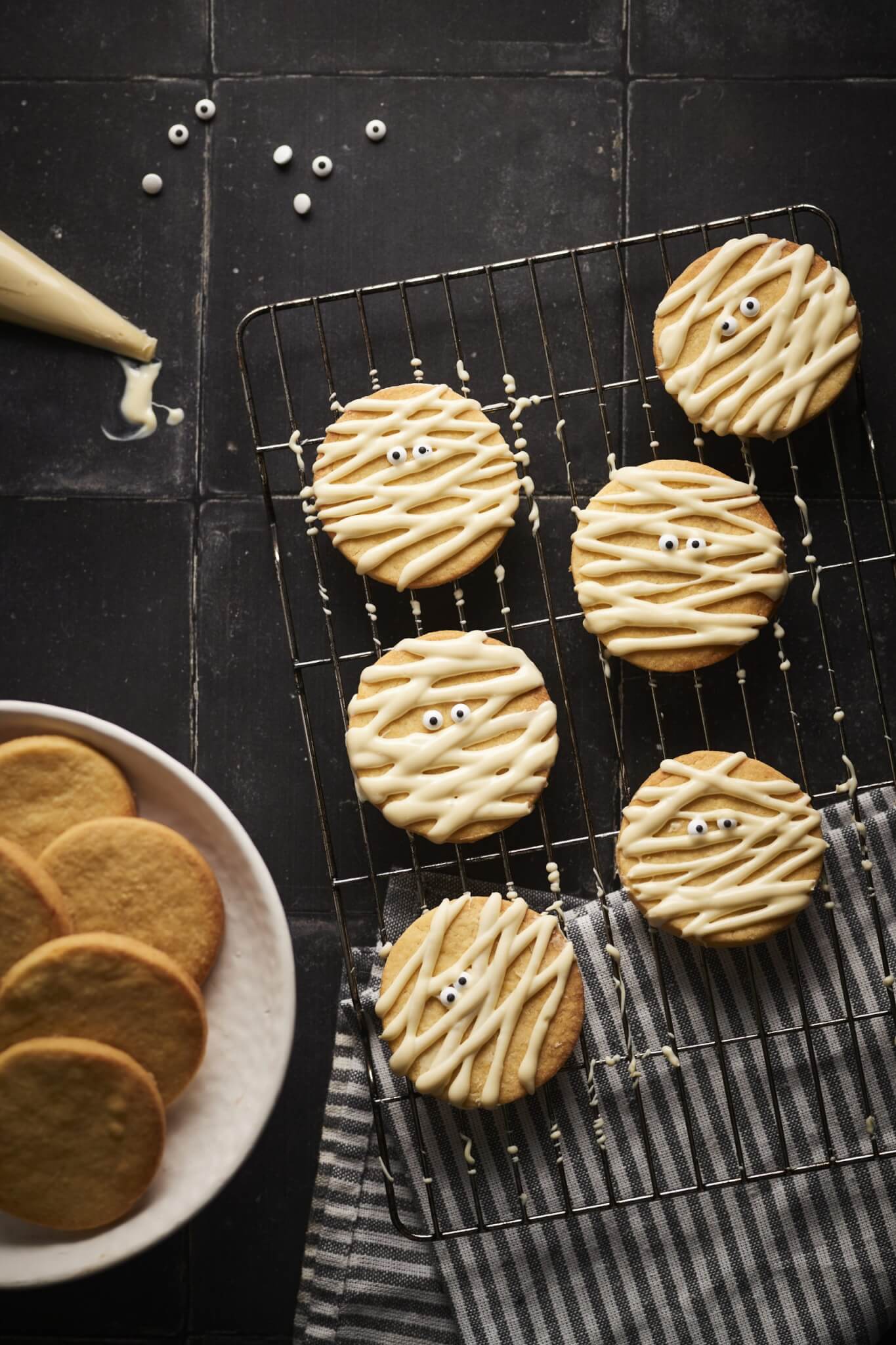Pumpkin Mummy Biscuits